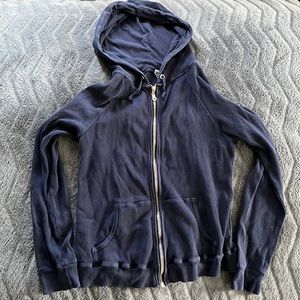 Lightweight anchor zip up